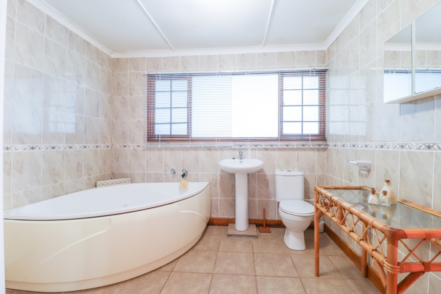10 Bedroom Property for Sale in Dana Bay Western Cape